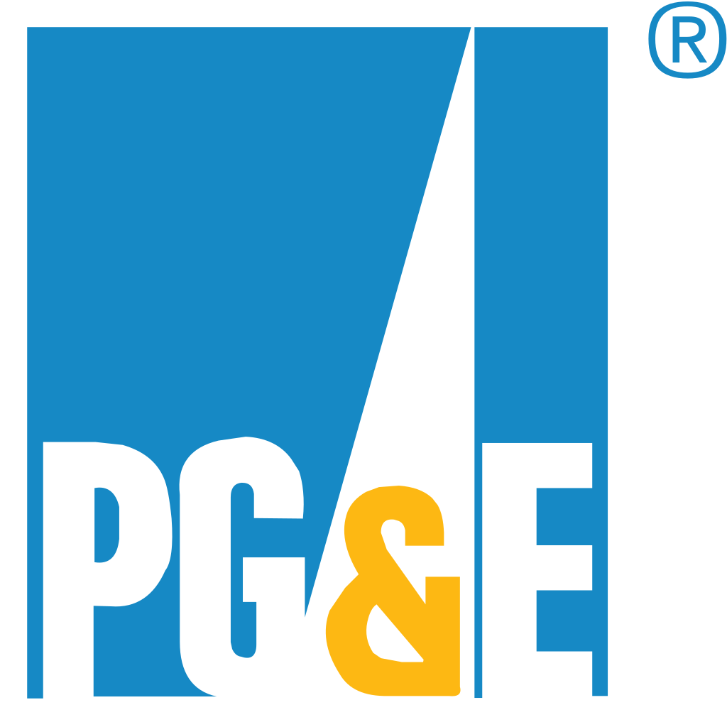 La imagen es el logotipo de PG&E, que presenta un rectángulo azul con las letras blancas "PG&E" y un símbolo & naranja dentro de él.